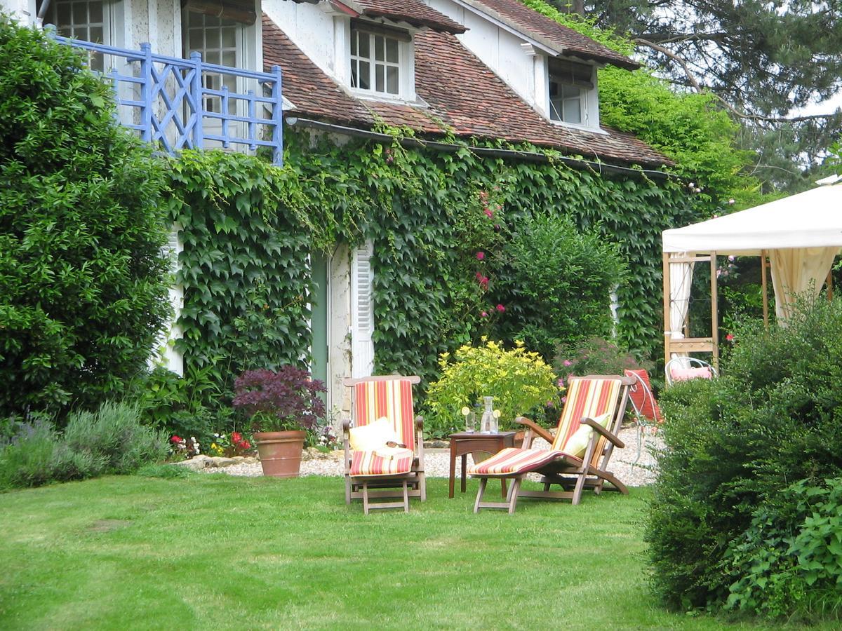 Le Canard Au Parapluie Rouge Bed and Breakfast Célon Exterior foto